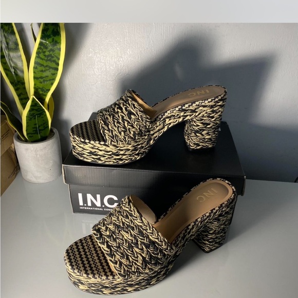 INC International Concepts Black and Tan Woven Platform Sandals - Picture 3 of 3